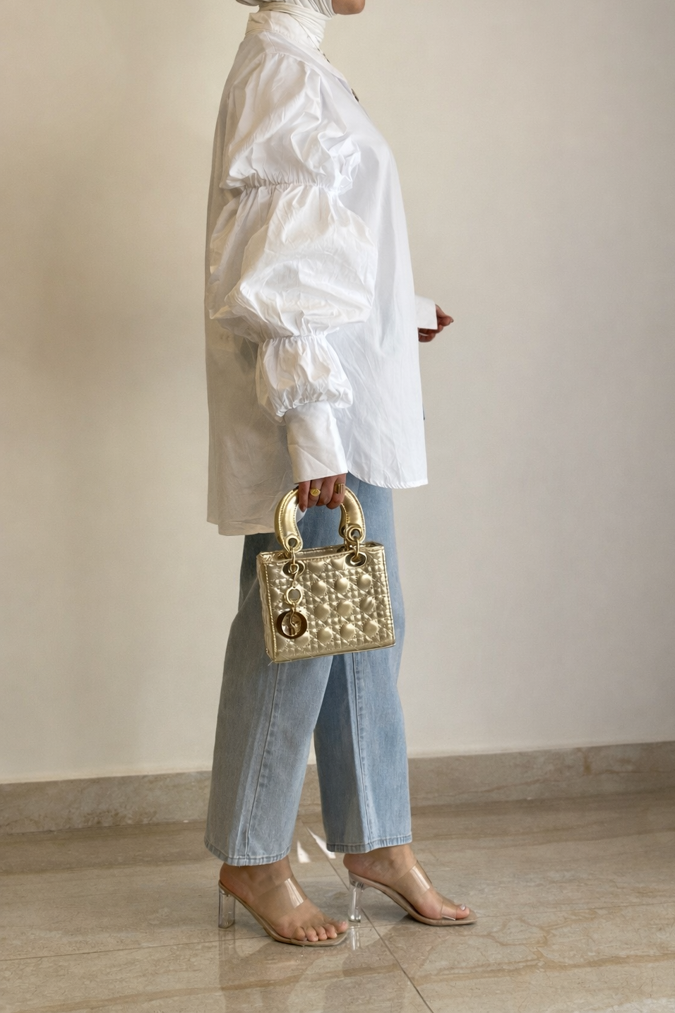 Puffy hand shirt